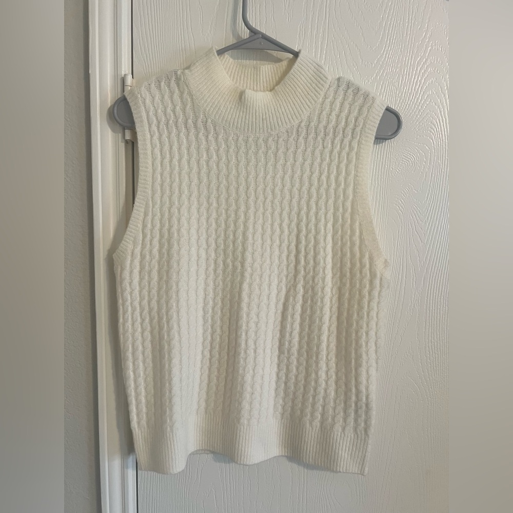 Women's Sleeveless Cream Sweater Size M